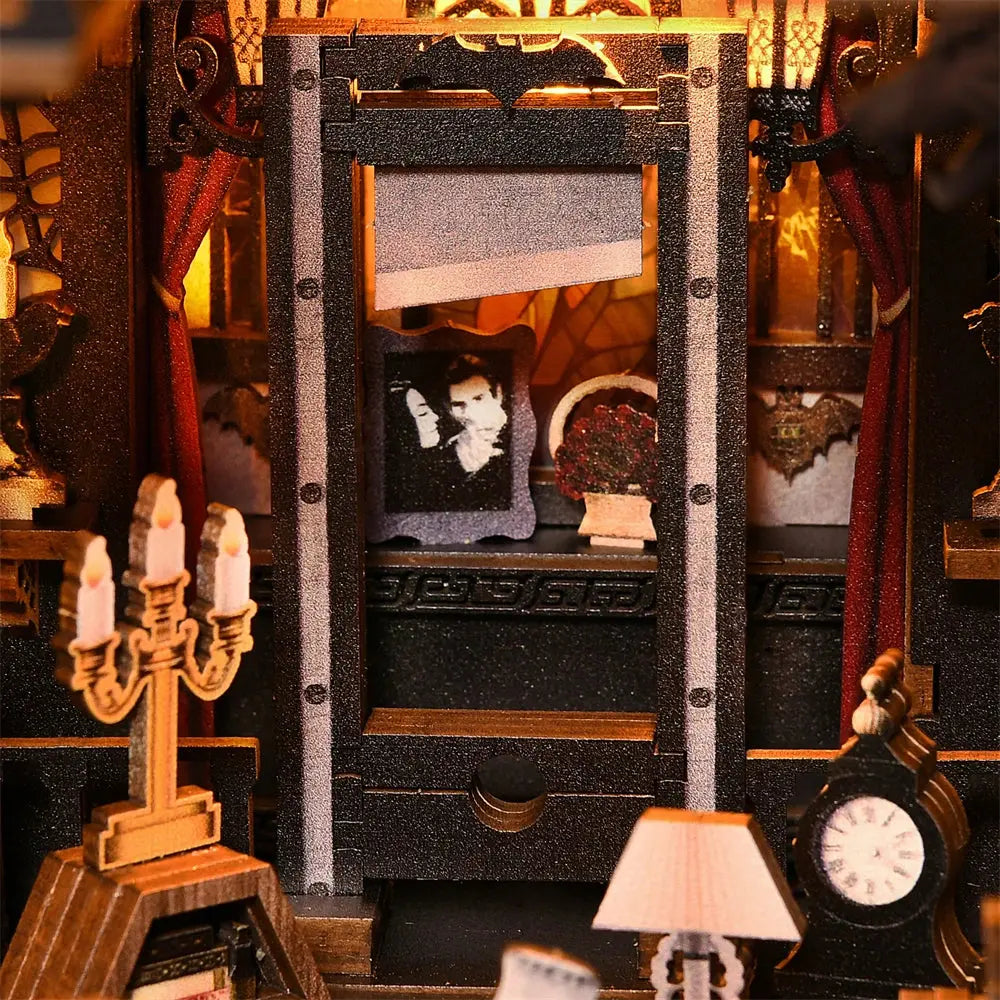 Book Nook Dark Family - Crafterra