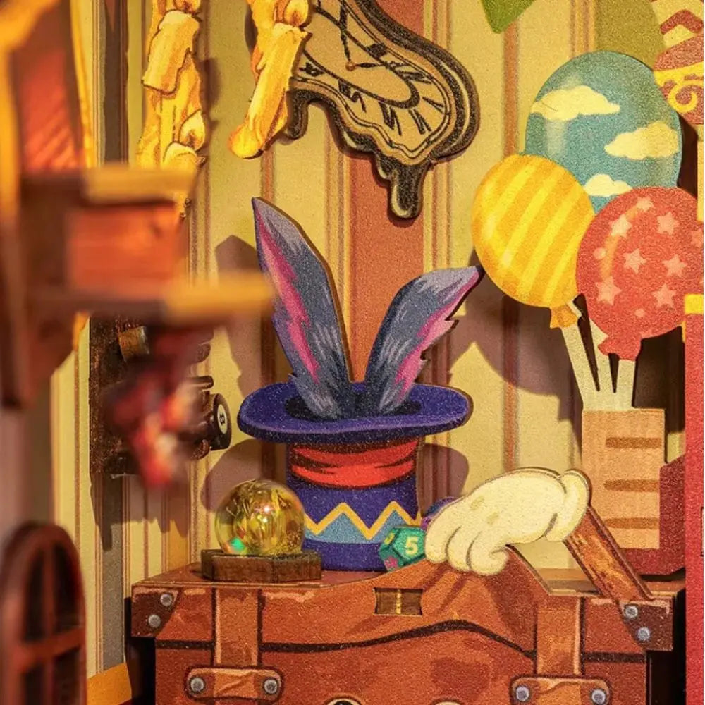Book Nook Amazing Toys Store II - Crafterra