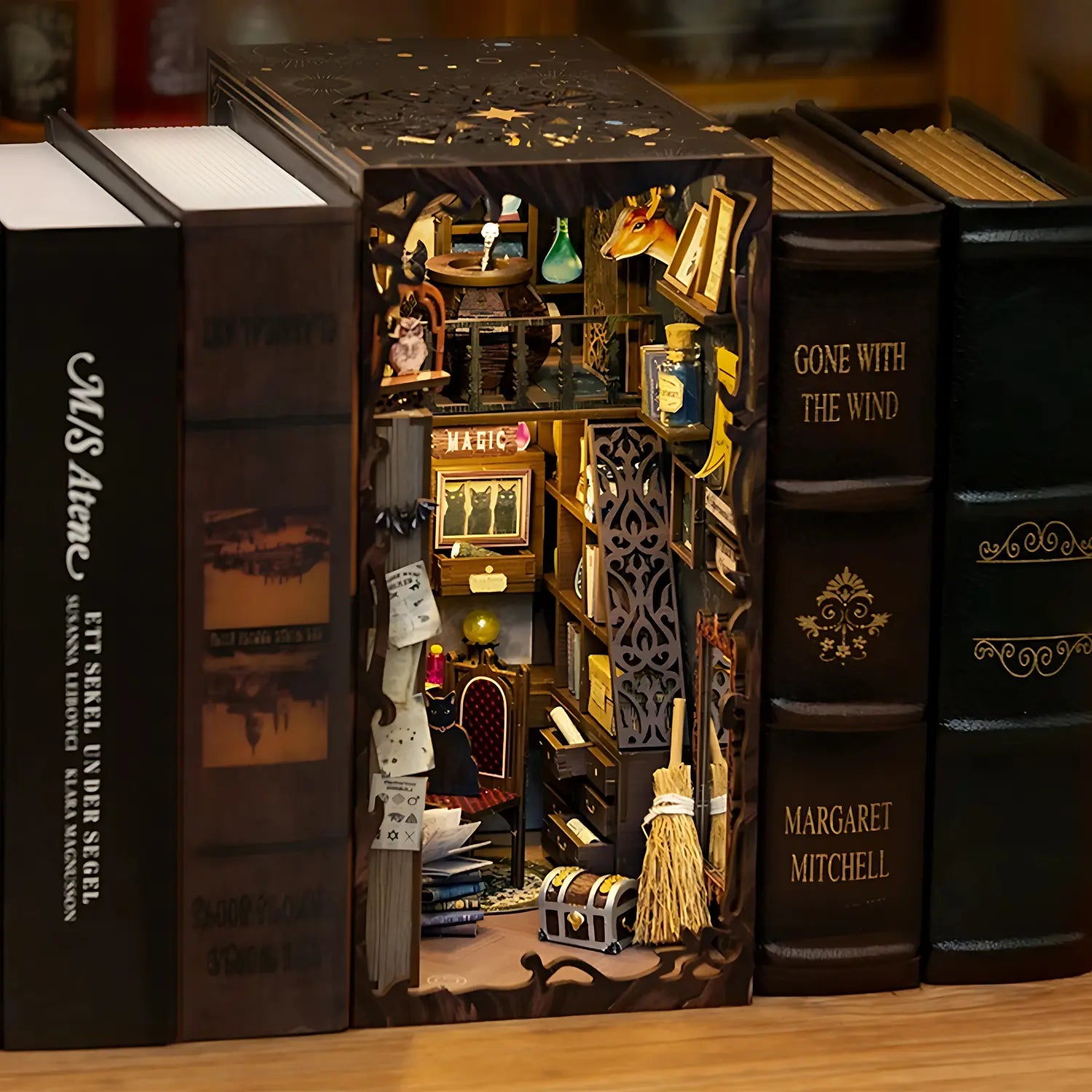 Book Nook Magic Pharmacist - Crafterra