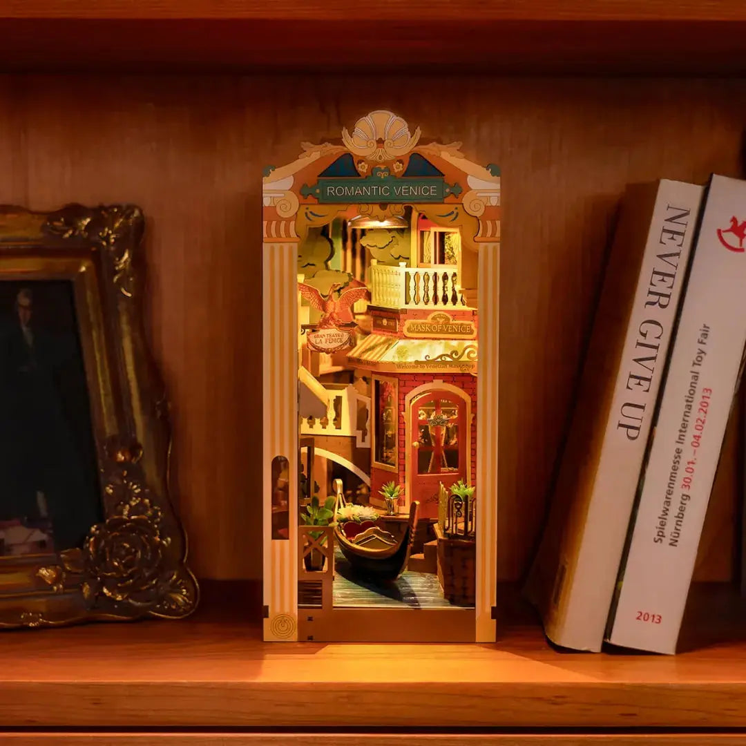 Book Nook Romantic Venice - Crafterra