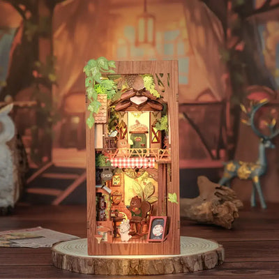 Book Nook Squirrel Collector - Crafterra