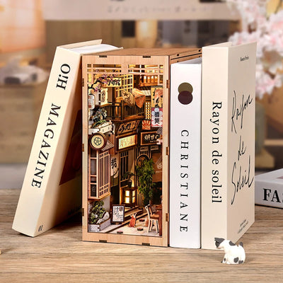 Book Nook The Alley Waiting for the Cat