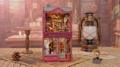 Book Nook Marguerite Tailor