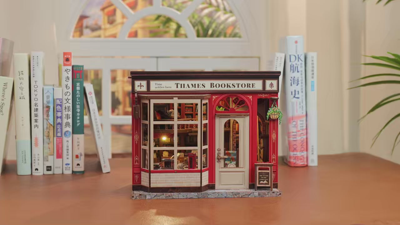 Maison Miniature Thames Bookstore