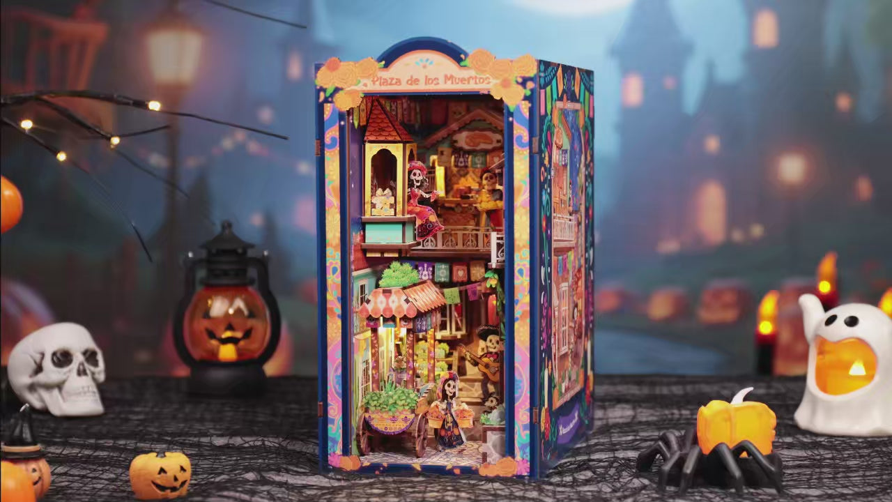 Book Nook Plaza de los Muertos