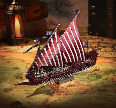 Puzzle 3D Galère de Guerre posé sur une carte ancienne